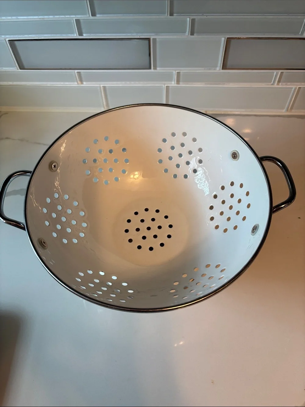 White Enamel Footed Colander with Silver Trim - Classic Kitchen Strainer
